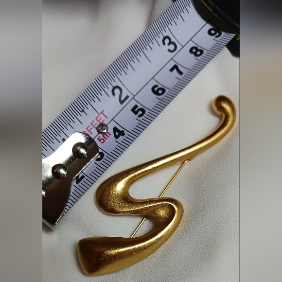 VTG Carolee Gold Tone Squiggle S Brooch Pin, Designer Signature - Picture 5 of 5